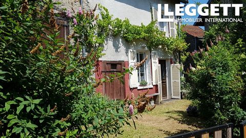 A11864 - Maison de 4 chambres joliment présentée avec une grange attenante et un jardin clos. Chauffage central au fioul. Double vitrage. Raccordement au tout-à-l'égout. Les informations sur les risques auxquels ce bien est exposé sont disponibles su...