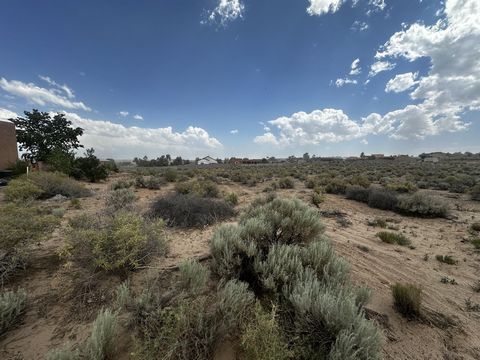 What an amazing lot and location to build your dream home!! This lot is in one of the most up and coming areas of Rio Rancho. A short distance from restaurants, and future stores that are currently being built. Easy access to the main roads for any c...