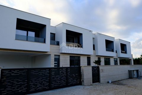 ZADAR, ZATON - Luxury Semi-detached Villa with Heated Pool, Sauna and Gym! New construction! B1 An exceptional semi-detached villa for sale in picturesque Zaton, newly built, located only 1300 meters from the sea. This premium property offers two cov...