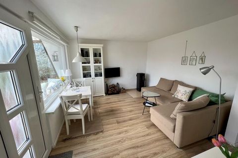 Om je goed te voelen en te ontspannen! Lichte en moderne bungalow met een beschut tuinperceel, op slechts een steenworp afstand van het meer van Dobbertin. Een gezellig terras met zonwering nodigt u uit om buiten te ontbijten of 's avonds te barbecue...