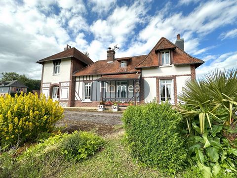 Gelegen in het hart van Tôtes, kom en ontdek dit mooie atypische huis bestaande uit op de begane grond, een ingerichte keuken, een woonkamer, een woonkamer, een slaapkamer, een badkamer, een bijkeuken en een apart toilet. Boven leidt een eerste overl...