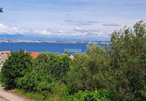 This building land with a total area of ​​1125 m2 is located in a beautiful and quiet area of ​​Preko on the island of Ugljan. The land is located on a slope and faces northeast, so it offers a beautiful view of the sea and the sunrise. The land is i...