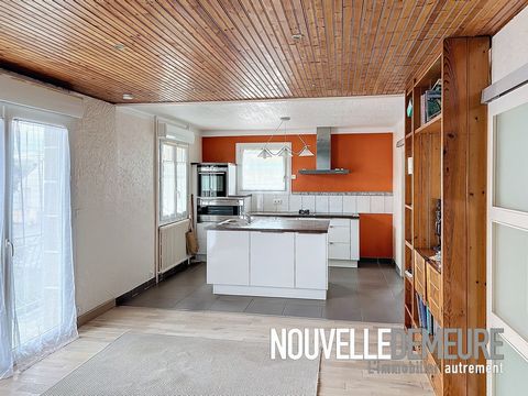 House near the city center of Ploufragan, Nouvelle Demeure presents this neo-Breton house of 150 m2 from the 70s near the center of Ploufragan with all amenities nearby, shops, schools, urban transport, train station and access RN 12 5 minutes away. ...