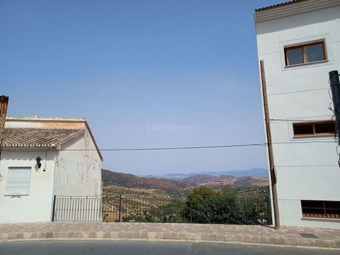 auto_awesome Traducir del: español 461 / 5.000 Unique opportunity in the heart of Casarabonela! This building plot of 64,000 offers a privileged rental in the center of the charming town of Andalusia. Enjoy panoramic views of the impressive mountain ...