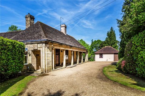This is a rare opportunity to own a piece of Sir Edwin Lutyens architecture, perfectly placed in just under 2.5 acres of garden, in Felbridge just north of the market town of East Grinstead. Features: - Garage - Parking