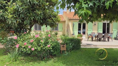 3D virtual tours of the main house and the T2 outbuilding available on request Sandrine DUPORT presents this property composed of a single-storey T5 house of 111 m2 and its independent T2 of about 67 m2. Ideal for a family or for those looking for a ...