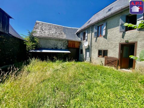 PRETTY HOUSE WITH BARN AND GARDEN In the village of SAINT JEAN DU CASTILLONNAIS, pleasant house consisting of a living room/kitchen, a bathroom and separate WC. Upstairs, 3 beautiful bedrooms, and on the top floor a convertible attic. A barn adjoinin...