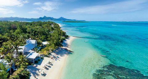 In un ambiente tranquillo e verdeggiante a Pointe d'Esny Le Village a Mauritius, questi luminosi appartamenti con tre camere da letto vi invitano a godervi una vita serena. Con un soggiorno, una sala da pranzo e una cucina a pianta aperta, godrai di ...