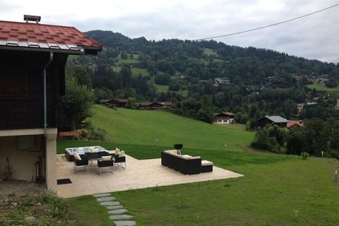 Gerenoveerd chalet voor maximaal 8 personen met jacuzzi, 3 slaapkamers, 2 badkamers, keuken en groot terras in skigebied Evasion Montblanc.