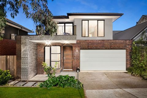 Beautifully located in a quiet cul-de-sac within easy access to Box Hill Central, Gardiner's Creek Reserve, Wattle Park, Deakin University, Kingswood College and PLC is this 'as new' architecturally designed multi-level family home that will delight ...