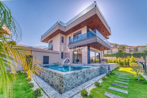 Villa met uitzicht op zee en de stad in de natuur in Alanya Kargıcak Kargıcak is een eliteregio in Alanya. Kargıcak herbergt hotels, villa's en ruime complexen. Kargıcak staat bekend als vakantiebestemming en is een gewild gebied voor zowel lokale al...