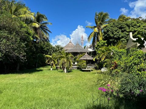 Descubra esta encantadora villa de pedra em Calodyne com vistas deslumbrantes para o mar. Esta propriedade única oferece uma rara oportunidade para investidores que desejam renovar. Calodyne é uma região em rápido desenvolvimento, com uma demanda cre...