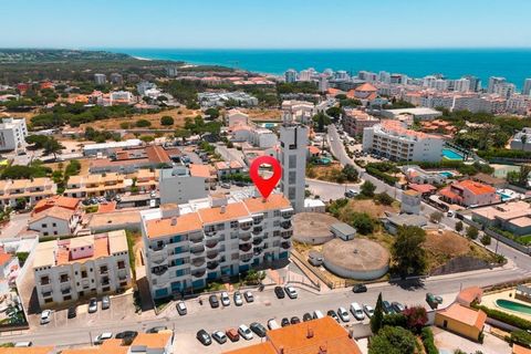 Description 2 T2 Apartment in Quarteira - Investment Opportunity This excellent 2-bedroom apartment, located in Quarteira, offers a combination of comfort and investment potential. With a functional layout, two large bedrooms, two bathrooms, kitchen,...