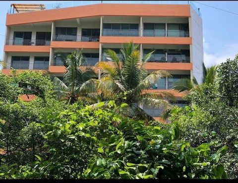 Bienvenidos a Condominios Isla Cuale. Estamos Presentando la Unidad # 104Este edificio es solo 4 años nuevo y es muy encantador. Está ubicado en el corazón de la Zona Romántica con acceso a la Isla Río Cuale y al Centro Cultural que también le brinda...