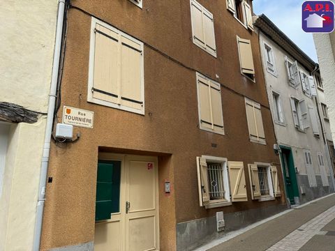 IMMEUBLE CENTRE-VILLE Venez découvrir cet immeuble au centre-ville de Foix. Il se compose de deux t2 duplex et un t2 souplex. Deux des appartements sont loués. Revenus potentiels annuel 15420. ARIEGE PYRENEES IMMOBILIER (API) - FOURCADE PASCAL - Age...