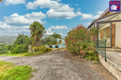 Old farmhouse with VIEW OF THE PYRENEES Are you looking for a calm and peaceful environment? This old farmhouse is made for you! In the heart of the countryside, without neighbors and not overlooked, come and enjoy the breathtaking view of the Pyrene...