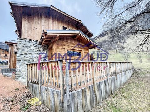 INTERESTED IN THIS CASE... So be the first to position yourself... RARE on the market, FAMILY CHALET semi-detached on 149m2 of totally individual land. Located 300m from the center, in a quiet and sunny area, close to all amenities, This chalet compl...