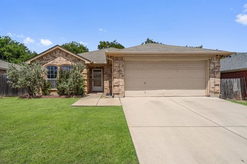 MOTIVATED SELLER! This 1,654 sq ft home welcomes you with a dining area on the left and a hallway leading to a spacious living area, complete with a charming brick fireplace. The fully updated kitchen boasts quartz countertops, subway tile backsplash...