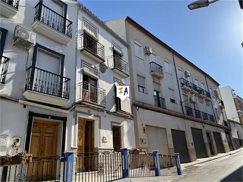 Dit gerenoveerde 4 slaapkamer 2 badkamer, klaar om in te trekken, herenhuis is gelegen in de populaire stad Rute in de provincie Cordoba van Andalusië, Spanje. Gelegen aan een rustige brede straat met parkeergelegenheid op de weg in de buurt, betreed...