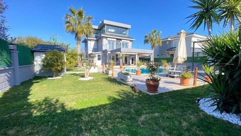 Chalet independiente con 4 dormitorios, 4 baños y piscina privada en venta en Didim Akbuk Yesiltepe *Ubicación e Información General:* Esta magnífica villa se encuentra en Akbuk Yesiltepe, una de las zonas más codiciadas de Didim. La villa está const...