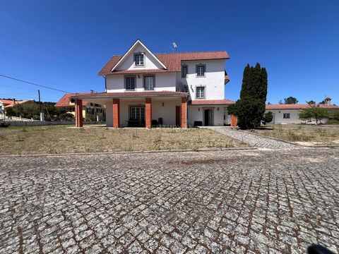 Ideal for profitability (Nursing home or Accommodation) Set in a plot of 3160m2 Discover the excellence of this impressive 9-bedroom villa located in Rio de Moinhos, Viseu. Ideal for those looking for a spacious, comfortable and luxurious home, this ...