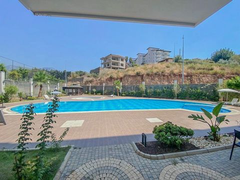 Ruim 1+1 appartement op 1500 meter van de zee Uniek appartement met één slaapkamer en woonkamer in een pittoresk gebied van Alanya is te koop. De totale oppervlakte van het appartement is 55 m². De ruime open woonkamer is verbonden met een moderne ke...