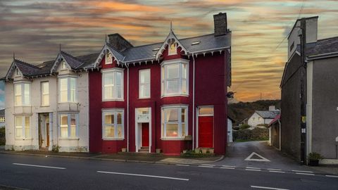 A Charming Victorian Residence with Modern Elegance and in a Strategic Location Discover the perfect blend of character features and contemporary comfort in this 5/6-bedroom semi-detached Victorian home. Recently refurbished across three spacious flo...