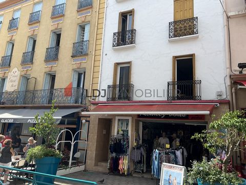 A vendre mur + fond, un local commercial avec son emplacement prémium de 100m2 idealement situé en coeur de ville d'amelie les Bains. Commerce actuel vente de vétements mixte, trés bonne clientelle. N'hésitez pas à nous contacter pour plus de renseig...