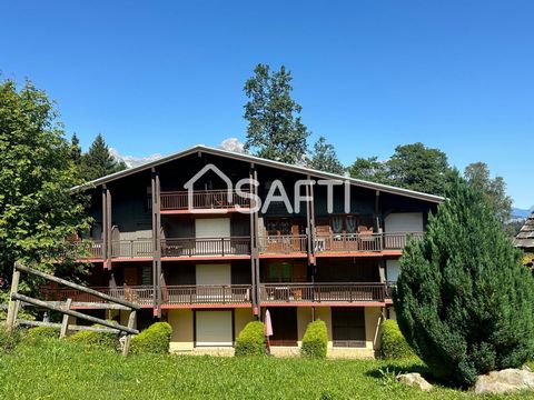 Situé à Combloux (74920), cet appartement T2 de 30 m² entièrement rénové offre un cadre idéal en montagne avec une exposition Sud-Est. Proche des pistes, il bénéficie d'un jardinet et d'un accès à des aménagements extérieurs tels qu'un terrain de pét...