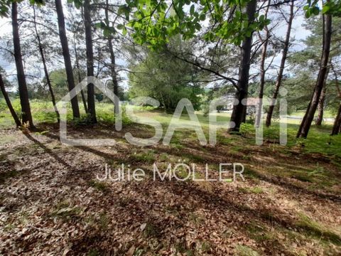 Venez découvrir ce terrain d'environ 2800m² en pente douce avec une partie boisée sur Montaigut le Blanc. Les réseaux sont en bordure de route et l'assainissement sera collectif ! Cette commune accueille les élèves de la maternelle à la primaire. Sa ...