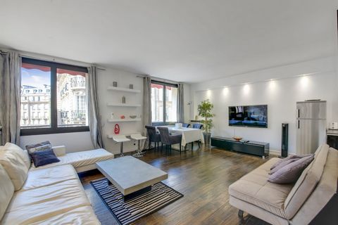 Mon appartement est unique grâce à ses prestations de grandes qualités et son emplacement exceptionnel à quelques minutes des Champs Élysées et de l'Arc de Triomphe. L'appartement est très moderne,refait à neuf par architecte. Je suis convaincu que v...