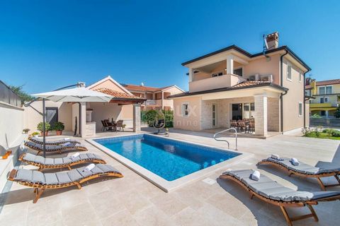 Location: Istarska županija, Poreč, Poreč. ISTRIA, POREČ - Detached house with swimming pool The town of Poreč, one of the most beautiful pearls of the Adriatic Sea, is located on the west coast of the Istrian peninsula. On the relatively small penin...