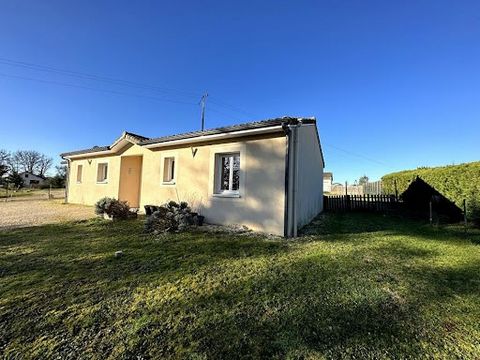 24 330 SAINT CREPIN D'AUBEROCHE, maison proche de 91 m2 avec garage d'environ 16 m2 avec possibilité d'aménagement proche des commodités . Terrain d'une superficie de 923 m2. Celle-ci se compose: un porche d'entrée, une pièce de vie près de 39 m2, un...