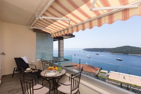 Amorino of Dubrovnik Apartments offers four accommodation units. All apartments feature terrace or balcony with sea view, kitchenette with dining area and a private bathroom. Apartments are 1,5 km away from the Old Town (historic center) the nearest ...