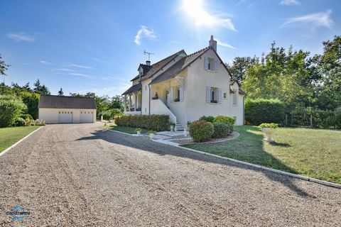 À Vendre : Charmante Maison de 137 m² à Varennes-sur-Fouzon sur un terrain de plus de 2600 m² aménagé Découvrez cette maison pleine de charme de 137 m², située à Varennes-sur-Fouzon, sur un terrain de plus de 2600 m², clos et magnifiquement arboré. C...