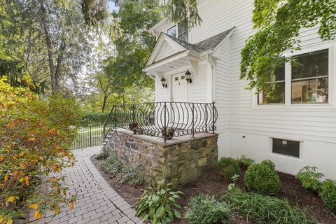 Welcome to 3 North Lane, in Katonah where peace and serenity awaits you in this beautifully updated colonial. As you come down the shaded brick walkway you are greeted with mature maple trees and beautiful perennials that guide you to the front door ...