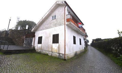 Descrição Moradia T1 independente com 2 pisos e um terraço. Boa exposição solar e vistas panorâmicas. Dispõe de infra estruturas de luz, água e esgotos. Localizada na freguesia de Gondoriz, perto do rio Vez. A poucos minutos da vila de Arcos de Valde...