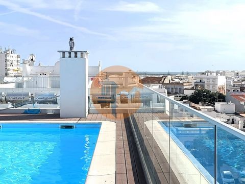 Located in the heart of downtown Olhão, this apartment enjoys one of the most authentic and vibrant areas of the Algarve, where tradition meets modernity. The three-bedroom apartment, located on the second floor, stands out for its spacious areas and...