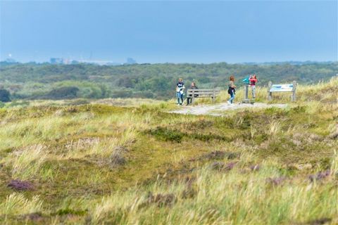 Odkryj ten nowoczesny dom mobilny, który znajduje się zaledwie krótki spacer od zachwycającej plaży Sint Maartenszee, wciśnięty w zapraszający park bungalowów Campanula. Jasne i przestronne studio wyposażone jest w dwa niezwykle wygodne krzesła i prz...