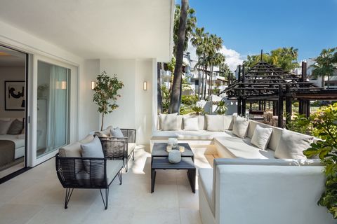 Located at the heart of Marbella’s coveted Golden Mile. Designed with the utmost attention to detail, this residence combines refined craftsmanship with the highest quality standards, creating a harmonious blend of sophistication and comfort. Upon en...