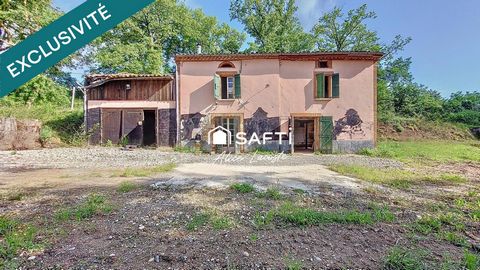 Ancienne bâtisse en pierre à rénover entièrement, sur plus de 7 000 m² de terrain !
