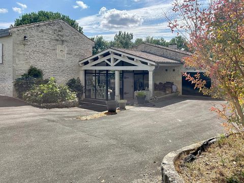Belle maison de charme à proximité de Chaniers