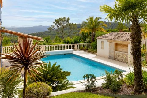 Maison contemporaine de 180m² de type 6 à vendre à Peypin (13) - Terrain de 1 257 m² - Piscine, Cuisine d'été, Jeux de boules