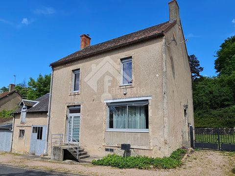 L'agence Falchetto Immobilier vous propose en EXCLUSIVITE, cette maison de village sur deux niveaux située dans le charmant village de Chavroches. À finir de rénover, elle offre de beaux volumes et un cadre de vie lumineux et agréable. Elle se compos...