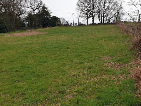 DOUBLE OPPORTUNITE - Construire et Rentabiliser - Terrain à bâtir de 2204 m2 à 800 m du centre bourg