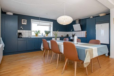 Holiday home, renovated in 2019, with activities for the whole family located approx. 1500 meters from Ferring Lake and approx. 3000 meters from one of the North Sea's best bathing beaches with good toilet conditions, shelters / barbecue area and ide...