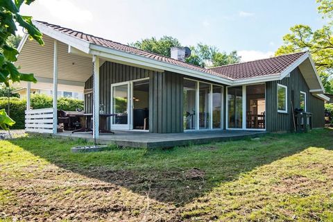 Renovated holiday cottage with bedrooms and kitchen from 2009. Child-friendly area. From the living room you can enter the terrace, and from here you have a lovely view over the water and the surrounding area. Floor tiles and wooden floors in the hou...