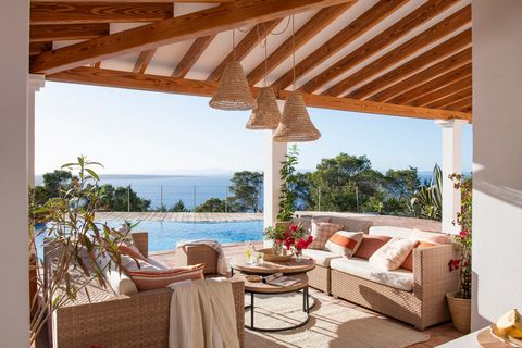 Deze prachtige villa met 5 slaapkamers ligt op een van de meest gewilde locaties van Formentera en biedt een ongeëvenaarde combinatie van privacy, natuurlijke schoonheid en verfijnde elegantie. Omgeven door de ongerepte landschappen van het eiland, i...