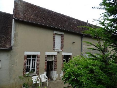 LA CHAPELLE SUR AVEYRON - 45230 - Au coeur du village, ce bien doté d'un intime écrin de verdure saura vous séduire car si rénové, il est possible de doubler sa superficie en aménageant le grenier. Possédant une dépendance pleine de charme, c'est aus...