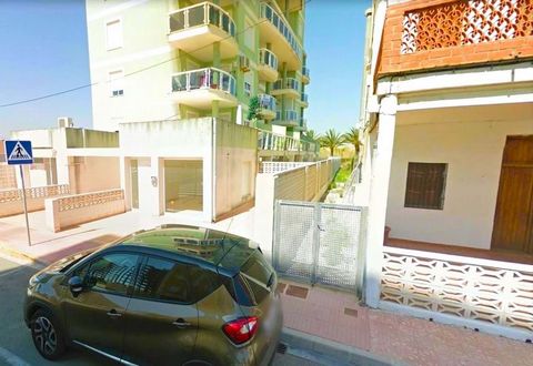 NO COBRAMOS COMISIÓN DE INTERMEDIACIÓN AL COMPRADOR Tener una plaza de garaje siempre es una buena inversión tanto para tu uso particular como para alquilarla. Esta plaza es ideal para coches grande y si tienes coche pequeño, mejor aún, el hueco que ...